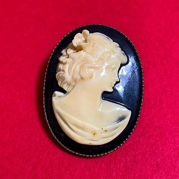 🖤C.60s💕 cameo brooch/pin - Picture 1 of 7